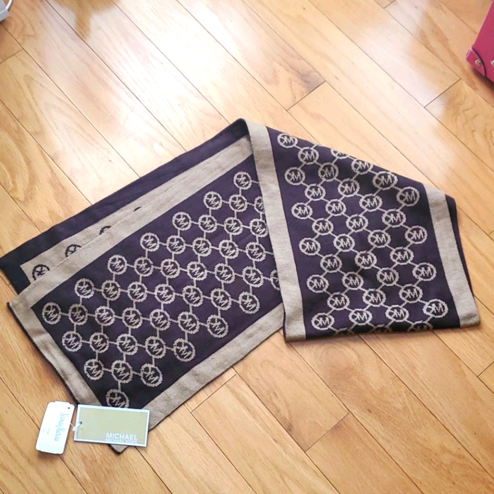 NWT Micheal Kors Reversible Scarf